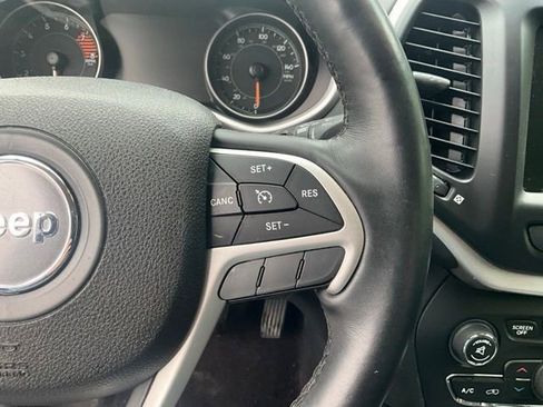 Used 2016 Jeep Cherokee Overland AWD/4WD image 13