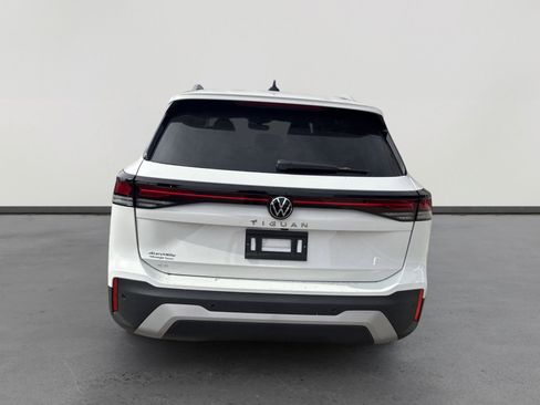 New 2026 Volkswagen Tiguan SE FWD image 5