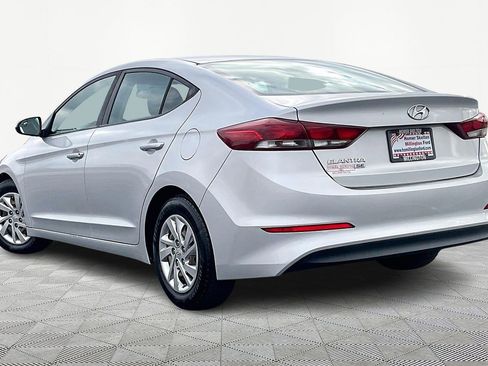 Used 2018 Hyundai Elantra SE image 10