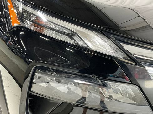 Used 2024 Nissan Rogue SV image 25