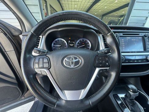 Used 2019 Toyota Highlander XLE image 20