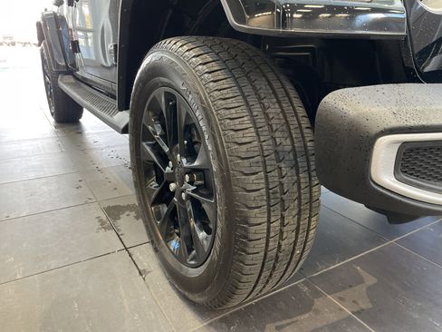 Used 2022 Jeep Wrangler Unlimited Sahara w/ Cold Weather Group image 13