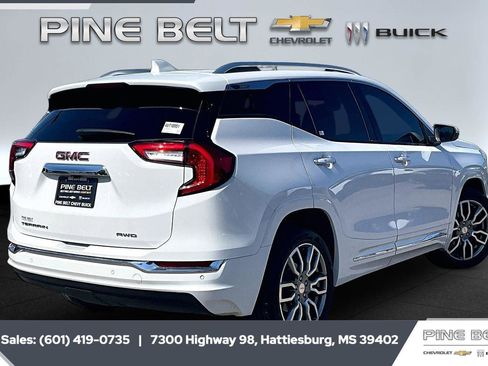 Used 2024 GMC Terrain Denali AWD/4WD image 12