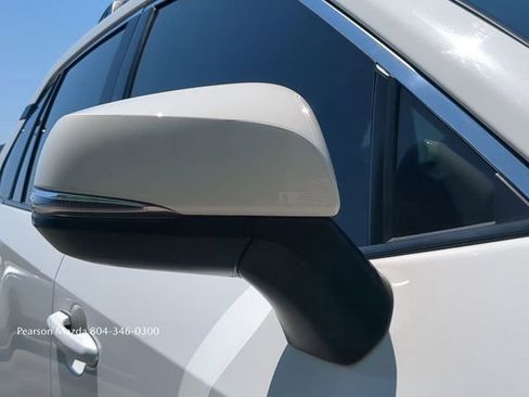 Used 2025 Toyota RAV4 XLE FWD image 12