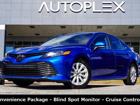 Used 2020 Toyota Camry LE image 1