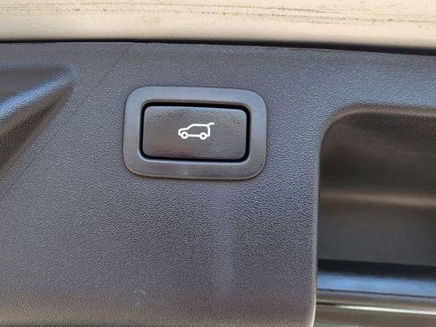 Used 2018 Land Rover Discovery Sport HSE image 13