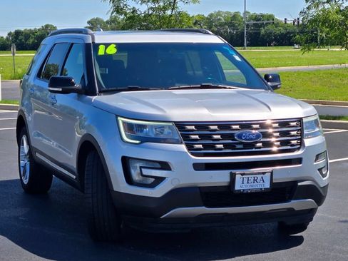 Used 2016 Ford Explorer XLT w/ Equipment Group 202A AWD/4WD image 4