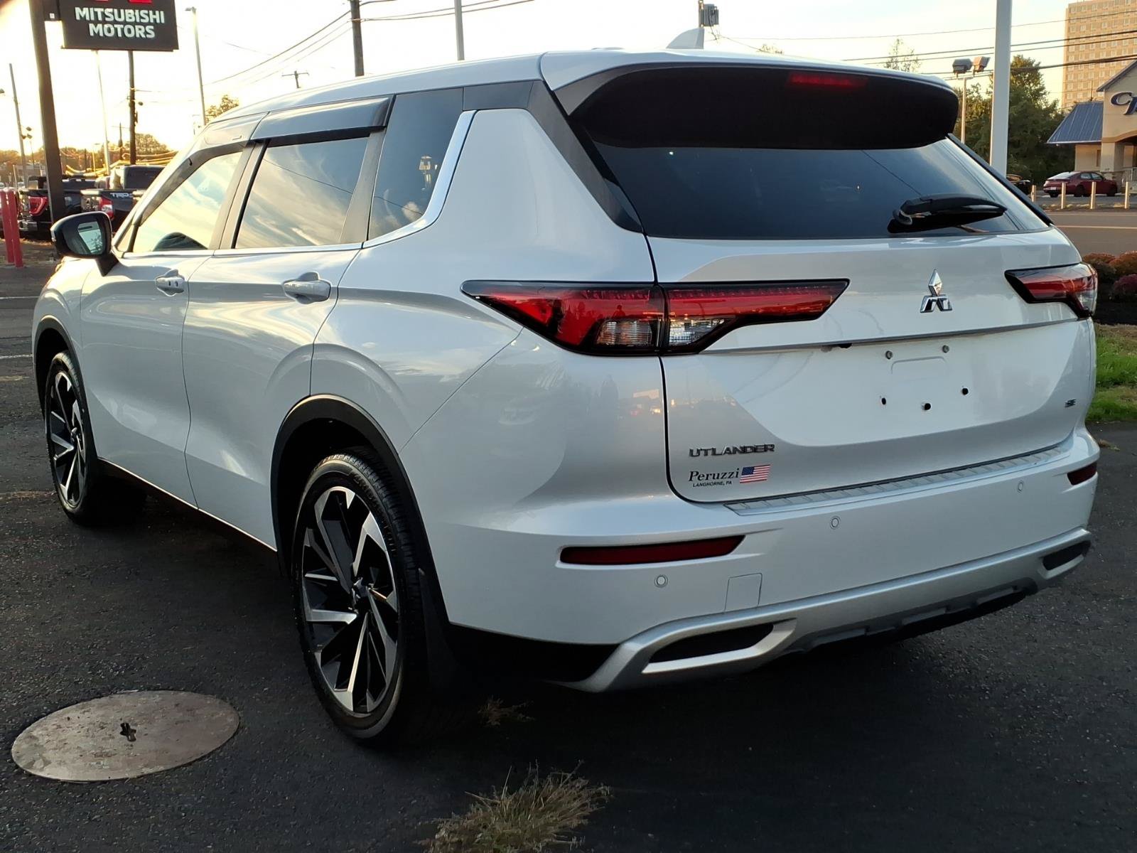 Used 2023 Mitsubishi Outlander SE AWD/4WD image 4
