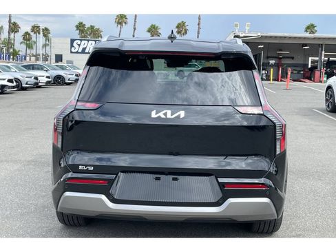 Used 2026 Kia EV9 Land AWD/4WD image 4