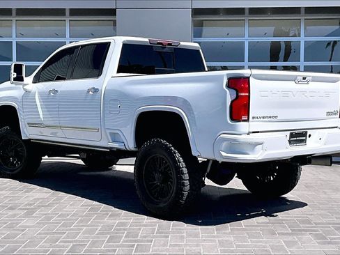 Used 2024 Chevrolet Silverado 2500 High Country w/ Technology Package image 12