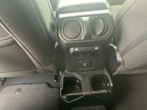 Used 2023 Jeep Gladiator Sport AWD/4WD image 14