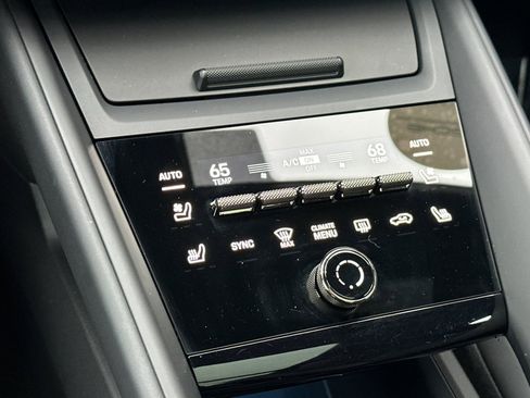 Used 2025 Porsche Macan Turbo Electric w/ Premium Package image 21