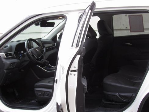Certified 2021 Toyota Highlander XLE image 15
