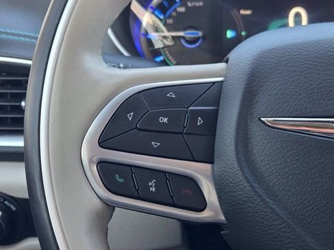 Used 2020 Chrysler Pacifica Limited w/ Advanced Safetytec Group FWD image 28