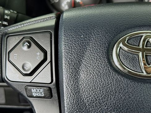 Used 2017 Toyota Tacoma SR image 13