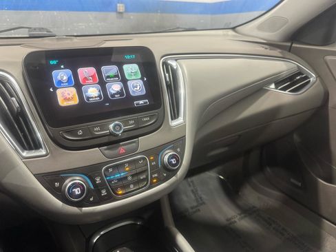 Used 2018 Chevrolet Malibu Premier w/ Premier Sun and Wheel Package FWD image 30