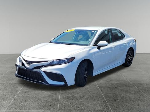 Certified 2024 Toyota Camry SE FWD image 3