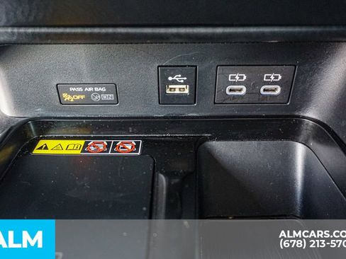 Used 2025 Toyota Camry SE image 42