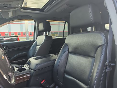 Used 2019 Chevrolet Tahoe LT w/ LT Signature Package AWD/4WD image 12