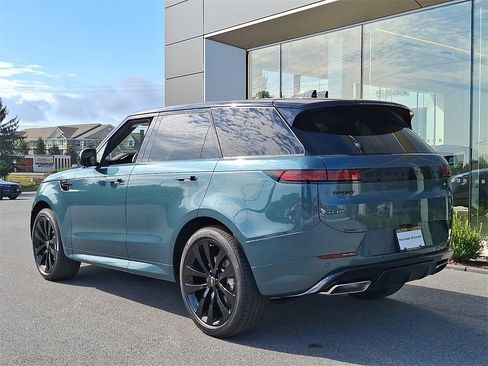 New 2025 Land Rover Range Rover Sport Dynamic SE image 4
