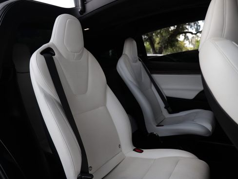 Used 2022 Tesla Model X AWD/4WD image 19
