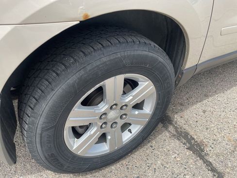 Used 2012 Chevrolet Traverse LT FWD image 16