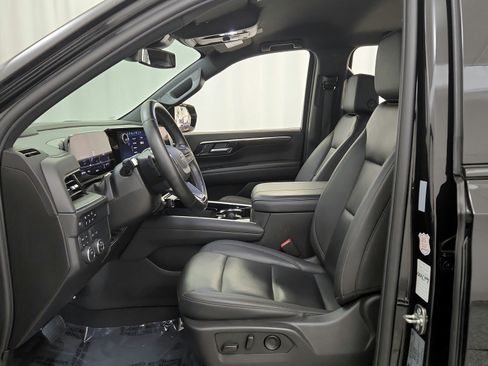 Used 2025 Chevrolet Suburban Z71 AWD/4WD image 18