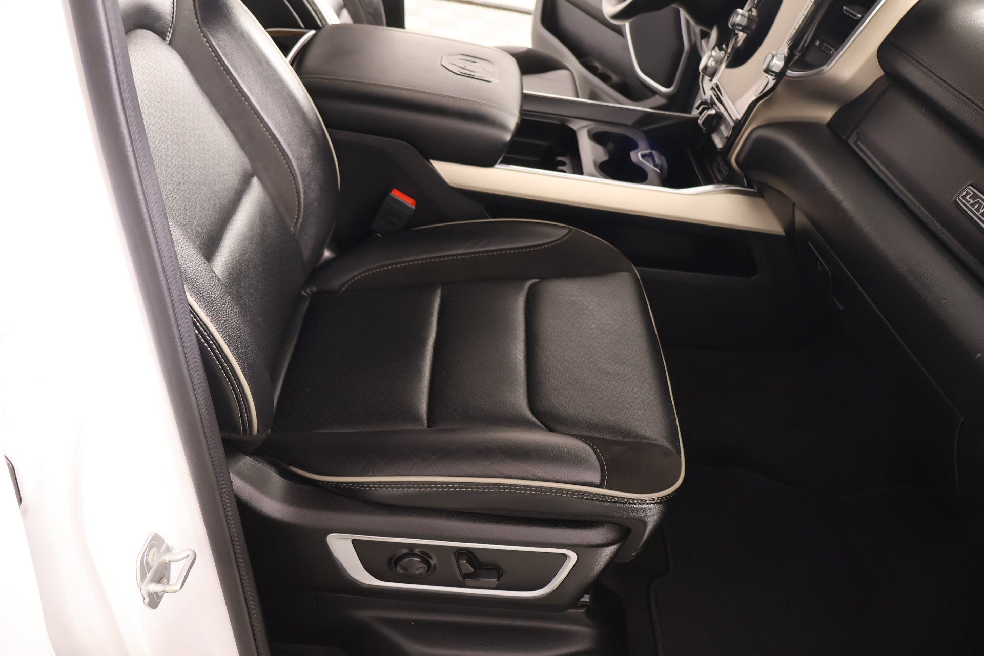 Used 2022 RAM 1500 Laramie RWD image 14