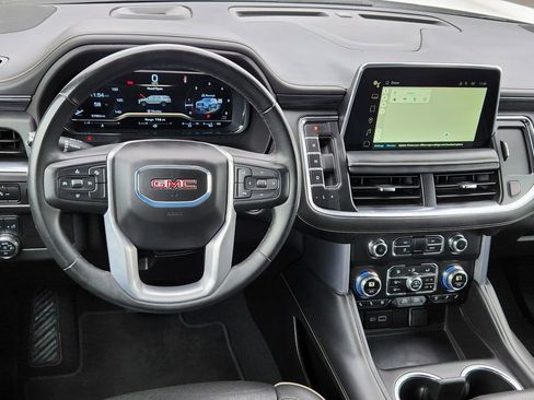 Used 2024 GMC Yukon SLT AWD/4WD image 9