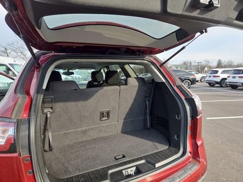 Used 2017 Chevrolet Traverse LT w/ Style and Technology Package image 30