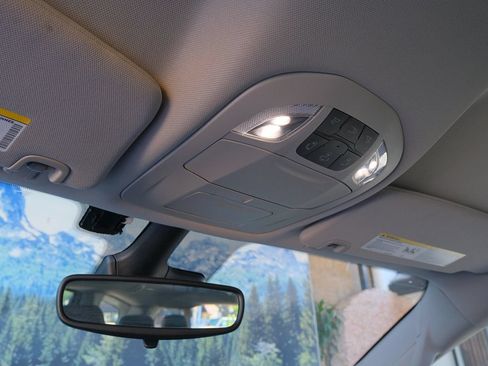 Used 2023 Chrysler Pacifica Touring-L FWD image 28