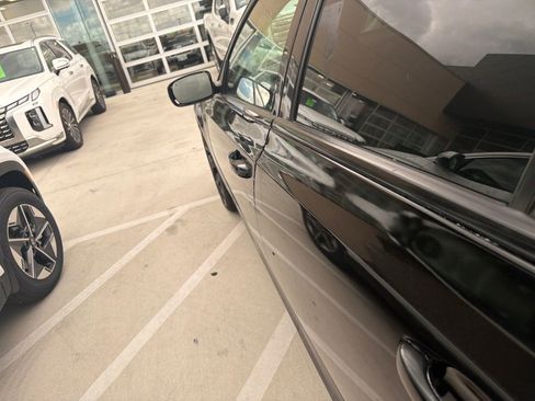 Used 2019 Chrysler 300 S RWD image 8