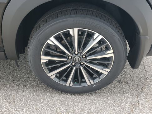 New 2026 Nissan Pathfinder Platinum image 25