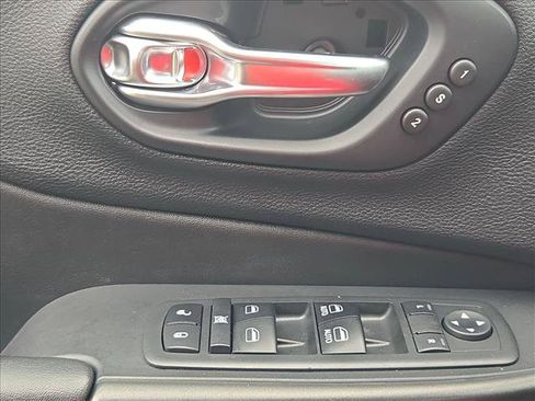 Used 2019 Jeep Cherokee Trailhawk AWD/4WD image 20