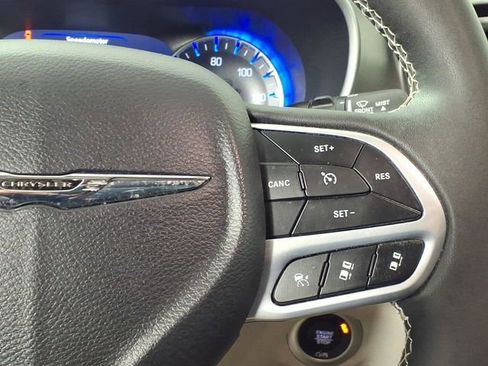 Used 2023 Chrysler Pacifica Touring-L AWD/4WD image 18