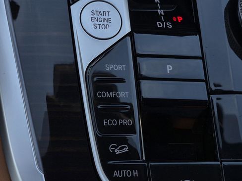 Certified 2024 BMW X7 xDrive40i w/ M Sport Package image 26