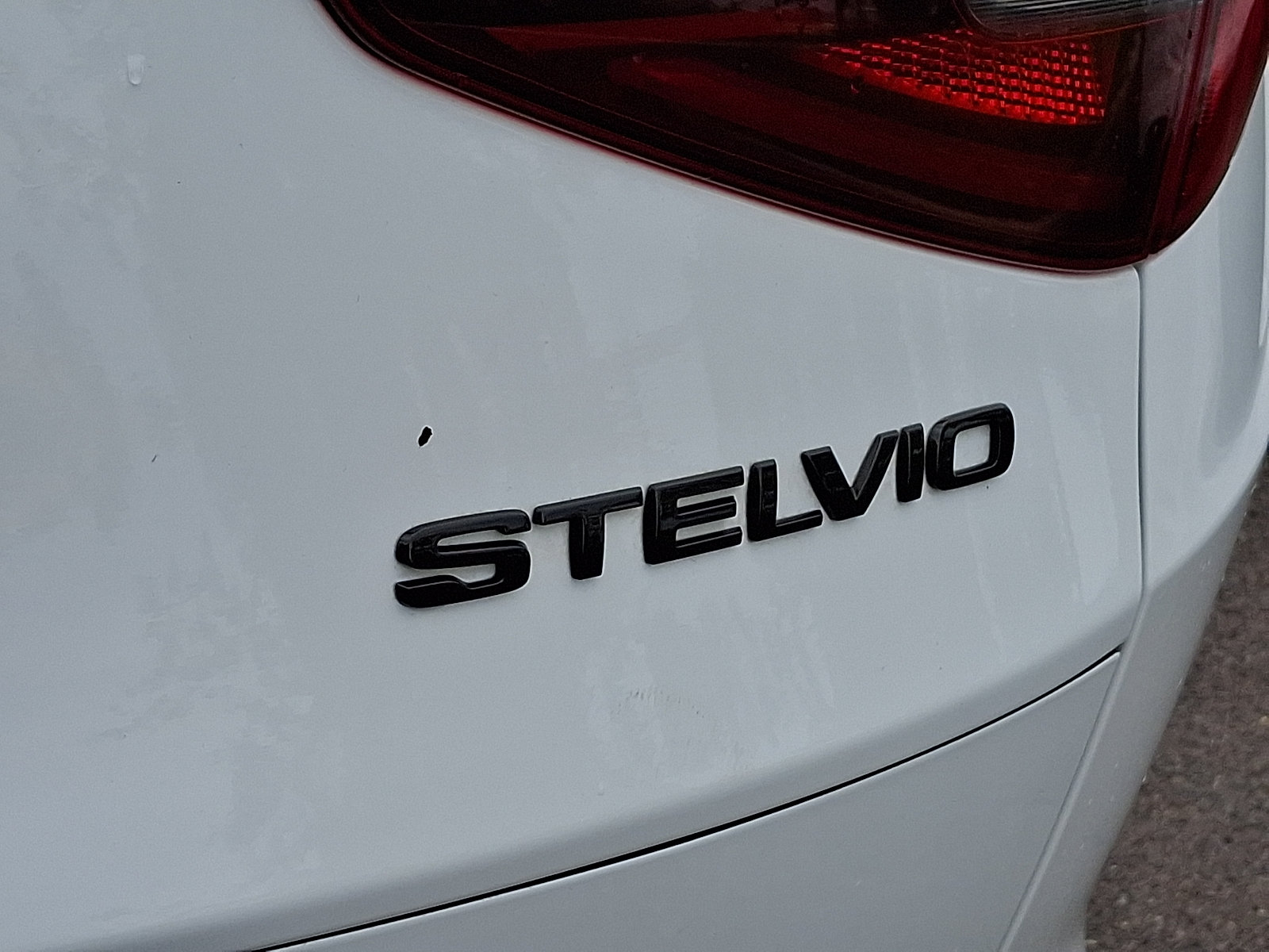 Used 2023 Alfa Romeo Stelvio Estrema AWD/4WD image 35