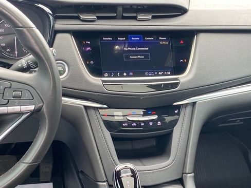 Certified 2024 Cadillac XT6 Luxury w/ LPO, Floor Liner Package FWD image 9