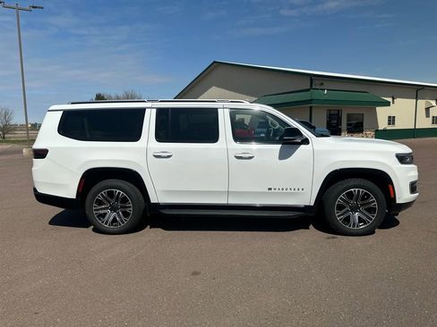 Used 2024 Jeep Wagoneer L Series II w/ Flexible Seating Group image 35