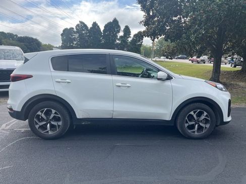 Used 2020 Kia Sportage LX image 2