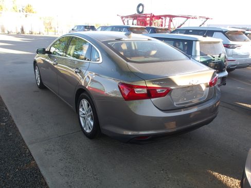 Used 2017 Chevrolet Malibu Hybrid w/ Leather Package FWD image 3
