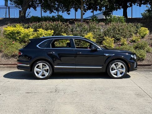 Used 2024 Bentley Bentayga image 5