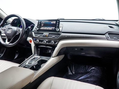 Used 2018 Honda Accord Touring image 19