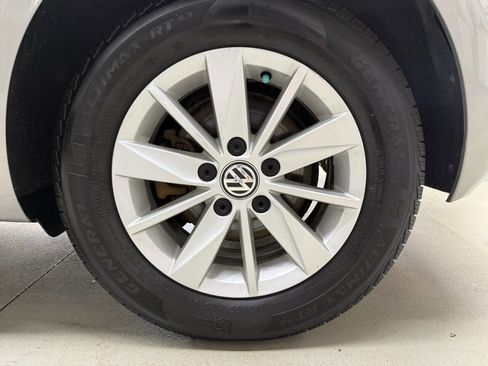 Used 2015 Volkswagen Golf 4-Door FWD image 26