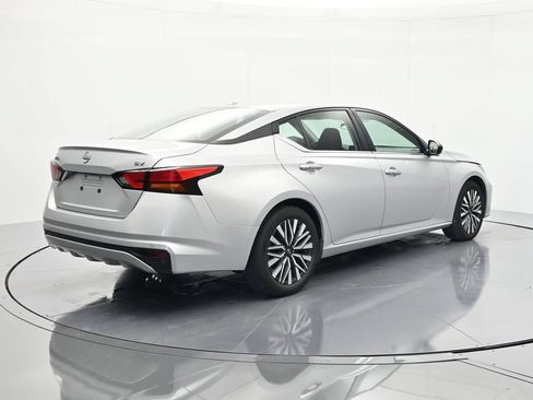 Certified 2024 Nissan Altima 2.5 SV FWD image 5