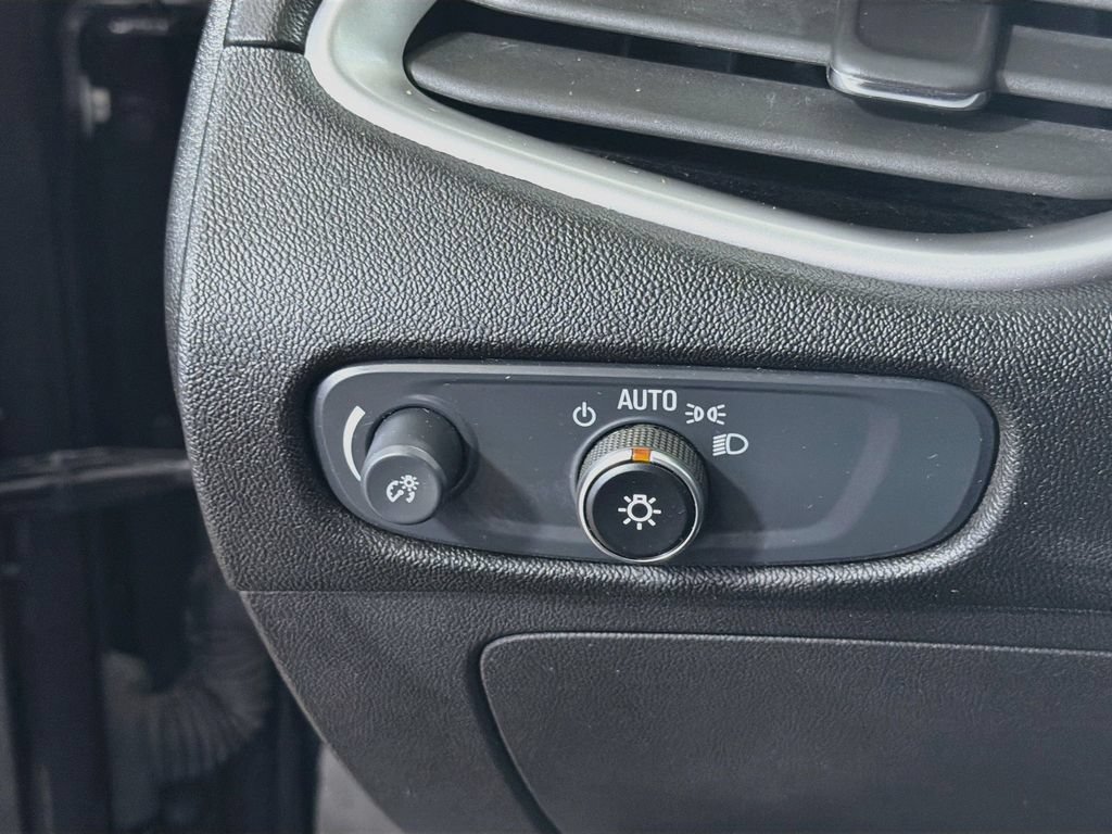 Used 2025 Chevrolet Malibu LT FWD image 12