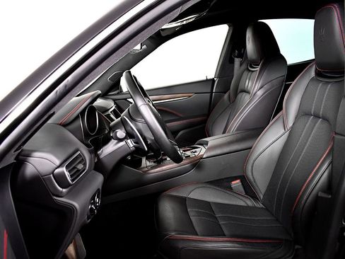 Used 2017 Maserati Levante S image 18