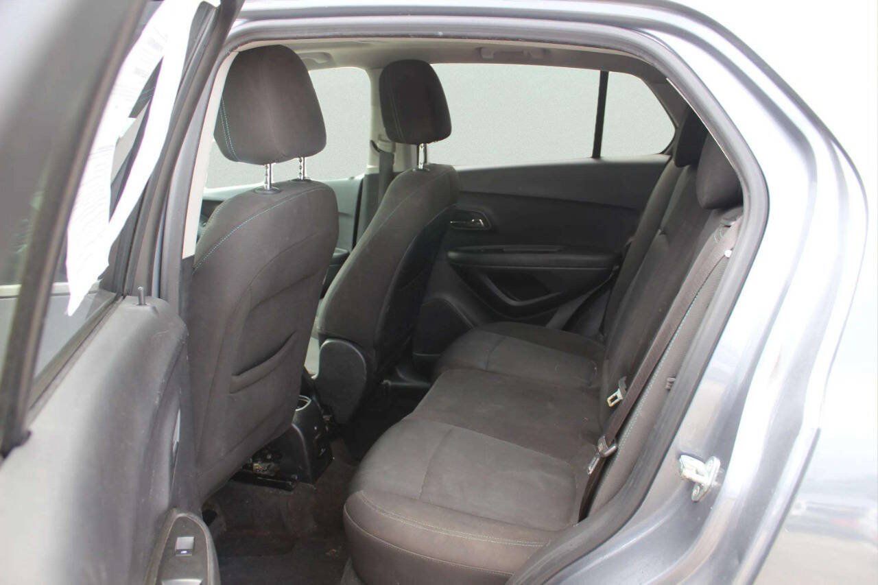 Used 2015 Chevrolet Trax LT w/ LT Sun and Sound Package FWD image 6