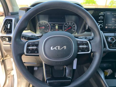Used 2023 Kia Sorento LX image 21