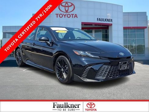 Certified 2025 Toyota Camry SE FWD image 1